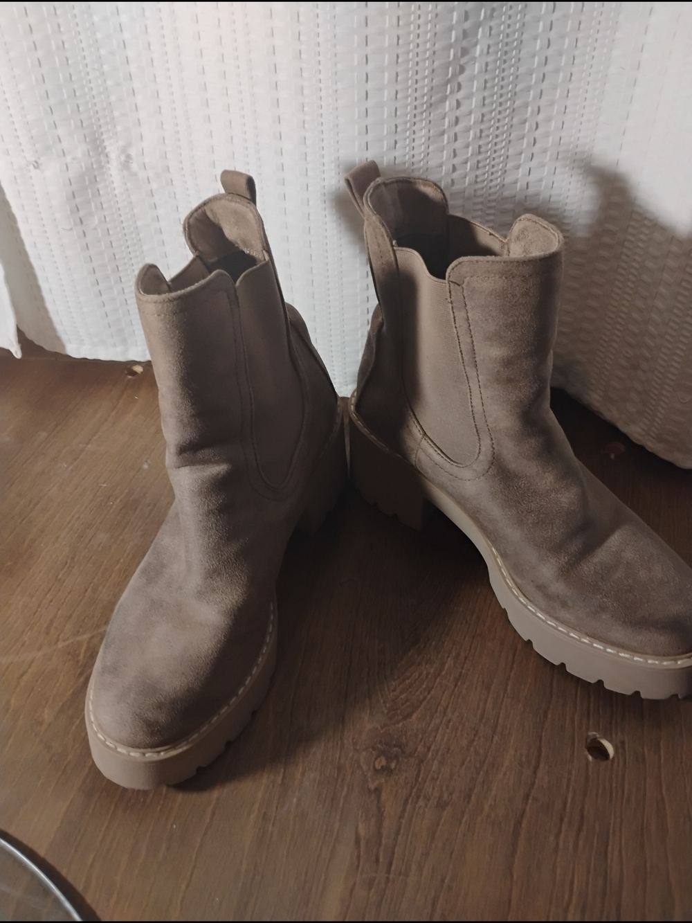 dolce Vita Chunky Platform Chelsea Boots in Taupe Size 8